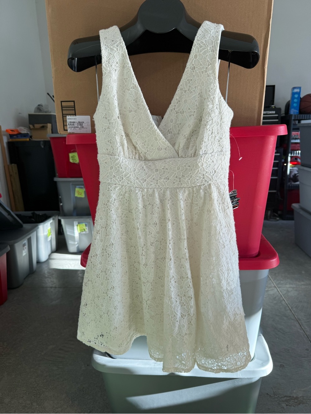Women's Lace V-Neck Dress in Ivory - Classic Summer Style mp26